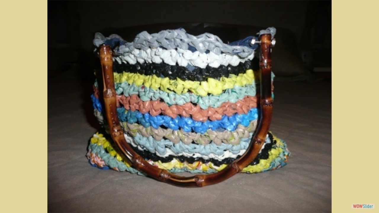 02122010_002_recycled_handbag